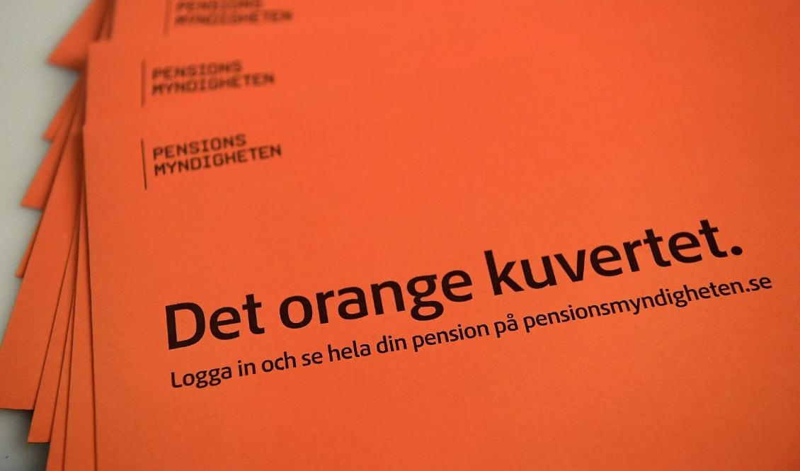 Det orange kuvertet från pensionsmyndigheten. Foto: Janerik Henriksson/TT-arkivbild