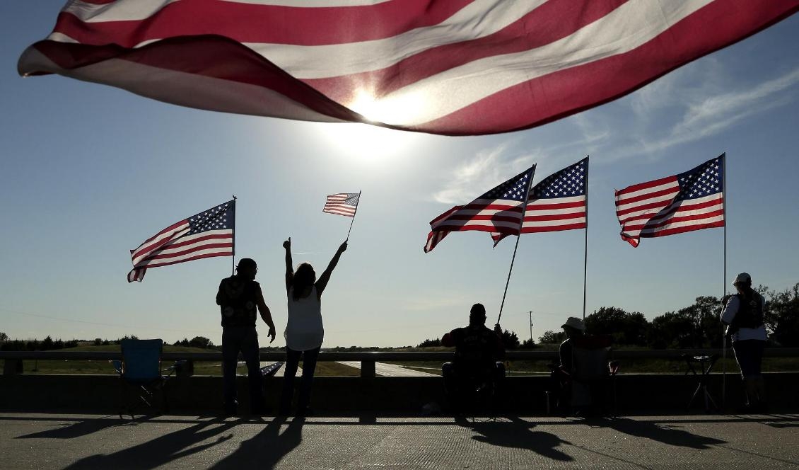 Full fart på USA:s arbetsmarknad. Foto: Charlie Riedel/AP/TT-arkivbild