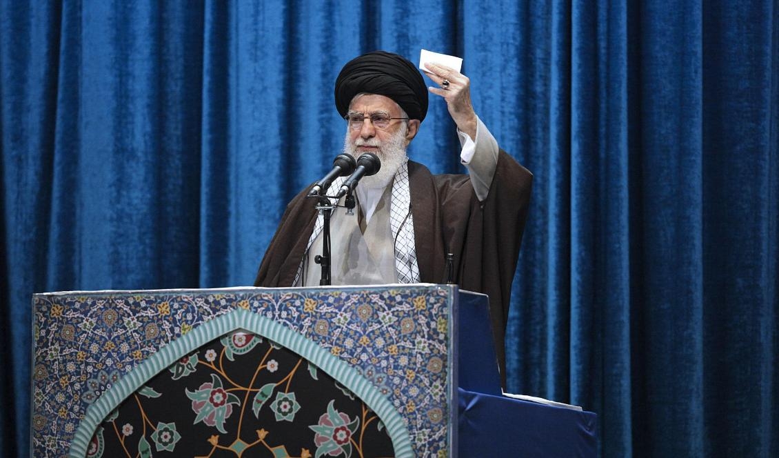 


Irans högste ledare ayatolla Ali Khamenei. Bilden kommer från ayatollans pressavdelning. Foto från Irans högste ledares kansli via AP/TT-arkivbild                                                                                                                                                