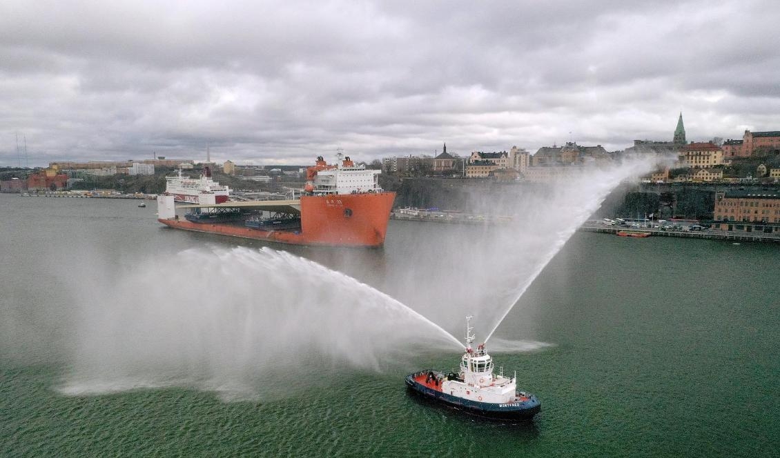Lastfartyget Zhen Hua 33 anländer till Saltsjön och Slussen i Stockholm. Foto: Urban Andersson/TT