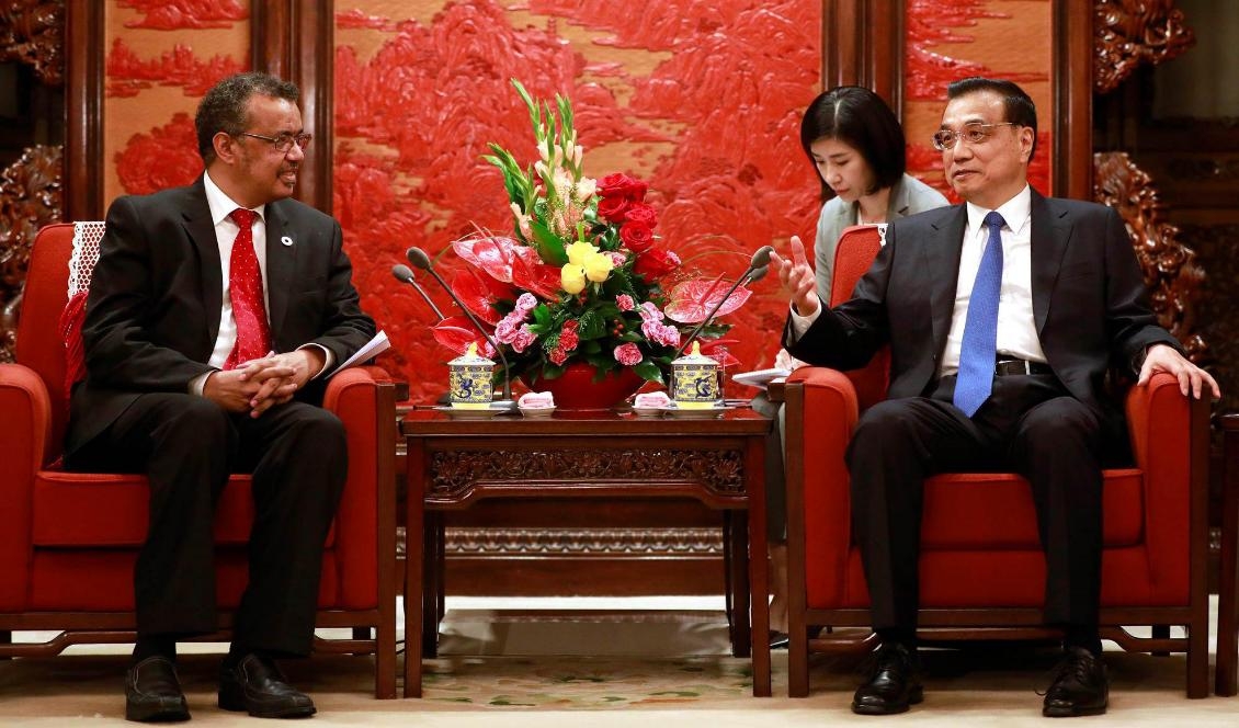 




WHO:s generaldirektör Tedros Adhanom Ghebreyesus i möte med Kinas premiärminister Li Keqiang i Peking den 18 augusti 2017. Foto: How Hwee Young-Pool/Getty Images                                                                                                                                                                                                                                                