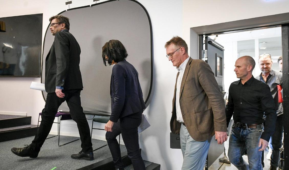 Svante Werger, strategisk rådgivare på Myndigheten för samhällsskydd och beredskap (MSB), Taha Alexandersson, ställföreträdande krisberedskapschef på Socialstyrelsen, och Anders Tegnell, statsepidemiolog vid Folkhälsomyndigheten vid onsdagens pressträff. Foto: Ali Lorestani/TT