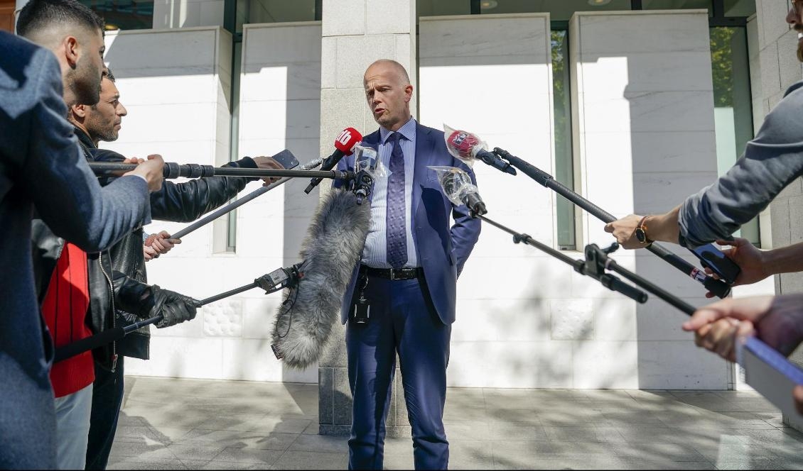 Advokat Svein Holden talar med medierna i Oslo tidigare i veckan. Foto: Fredrik Hagen/NTB/TT
