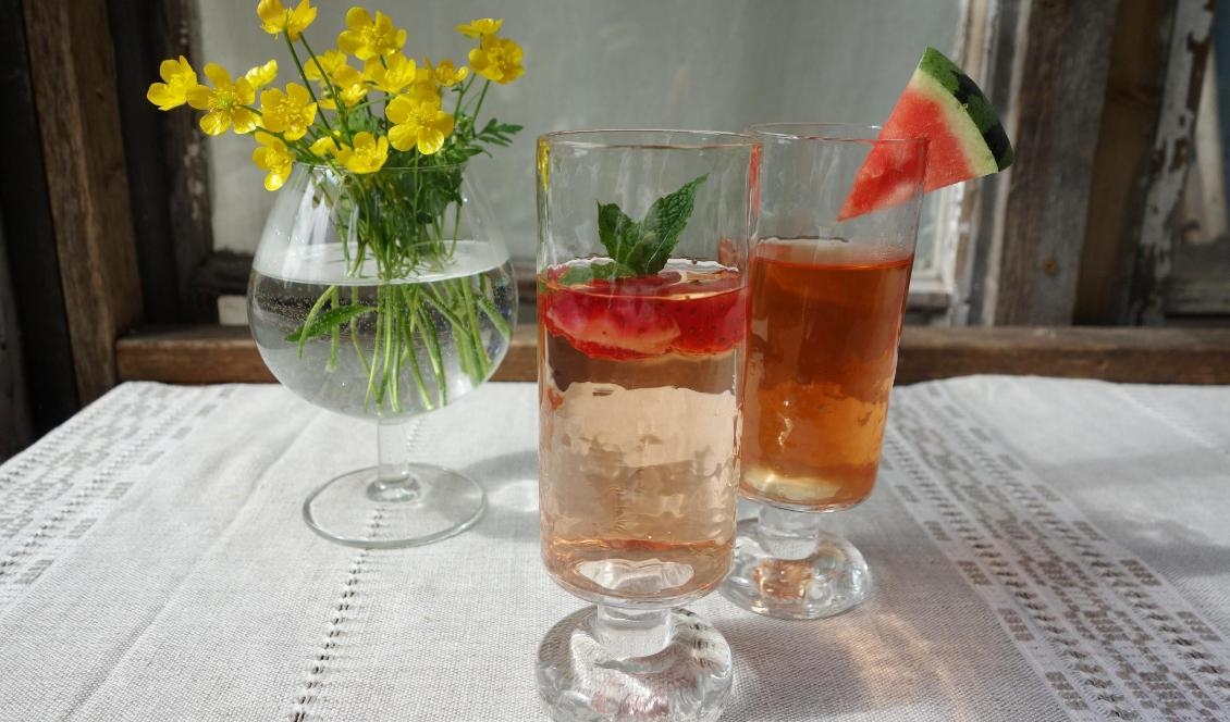 






Mynta, jordgubb, mungbönor och vattenmelon är naturligt svalkande livsmedel, enligt den kinesiska läkekonsten. Foto: Eva Sagerfors/Epoch Times                                                                                                                                                                                                                                                                                                                    