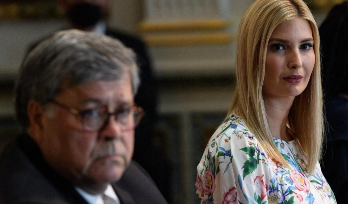 Justitieminister William Barr (vä) och presidentrådgivare Ivanka Trump (hö) deltog i ett möte om människohandel, i Washington D.C. 4 augusti 2020. Foto: Nicholas Kamm/AFP via Getty Images