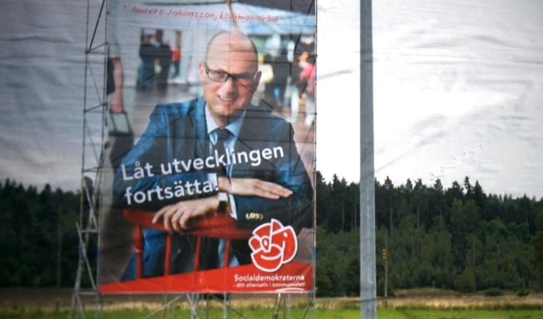 
Anders Johansson (S), numera Sandén, kommunalråd i Sigtuna, syns på ett valaffisch. Foto: Skärmdump/SVT/Uppdrag granskning                                            