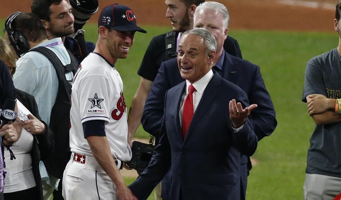 

Robert Manfred, kommissionär för amerikanska basebolligan, vid 2019 års All-Starmatch. Årets match är flyttad från Atlanta av politiska skäl. Foto: Kirk Irwin/Getty Images                                                                                        
