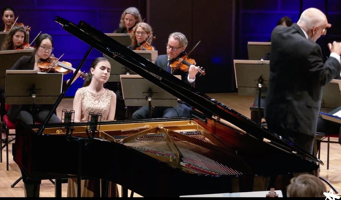 Nyligen framfördes verk av Roman, Mozart, Beethoven och Bach med Ton Koopman som dirigent och Alexandra Dovgan som solist. Foto: Konserthuset Play