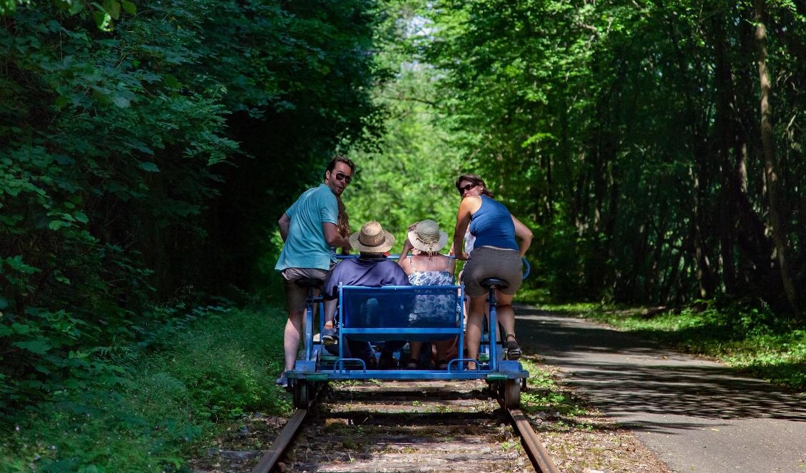 Vi blir lyckligare tillsammans när människorna i vårt liv känner att vi är på deras sida. Foto: Dim Hou