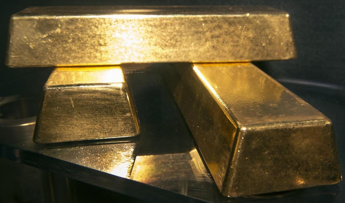 Tre guldtackor, vardera på 400 uns finguld eller 12,7 kg, med ett totalt värde på drygt 13 miljoner kronor, visas på Bureau of Engraving and Printing i Washington. Foto: Paul J. Richards/AFP/Getty Images