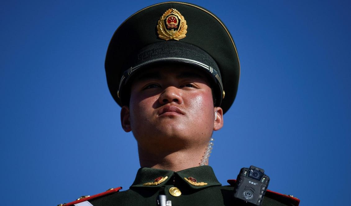 

En polisman står vakt utanför Folkets stora sal i Peking den 13 mars 2019. Foto: Wang Zhao/AFP via Getty Images                                                                                        