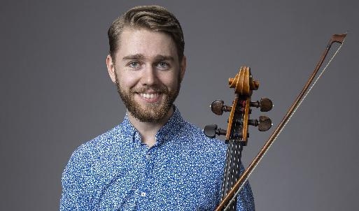 



Tre finalister är utvalda till Kungliga Musikaliska Akademiens Solistpris 2022. Daniel Thorell, violincell, på bild. Solistpriset är Sveriges största tävling för unga musiker. Foto: Micke Görnberg/Sveriges Radio                                                                                                                                                                                
