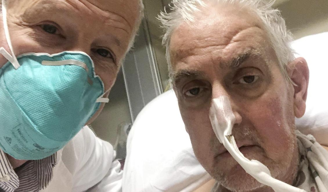 Läkaren Bartley Griffith, som transplanterade grishjärtat, tar en selfie med patienten David Bennett i januari. Foto: Bartley Griffith/University of Maryland School of Medicine via AP