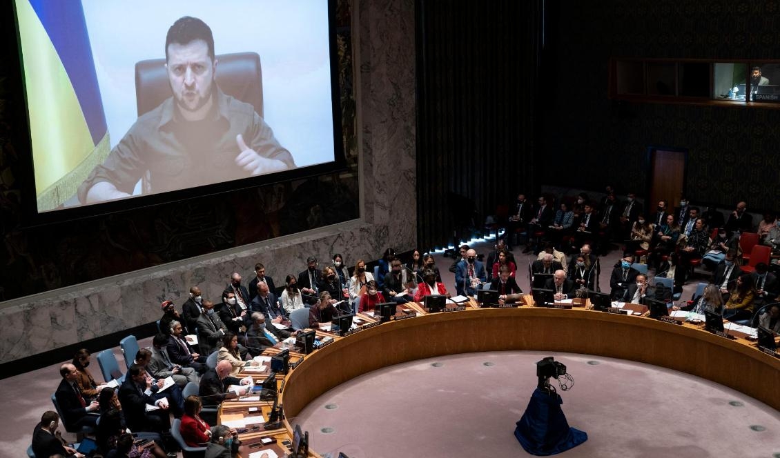

Ukrainas president Volodymyr Zelenskyj i historiskt tal i FN:s säkerhetsråd. Foto: John Minchillo/AP/TT                                                                                        