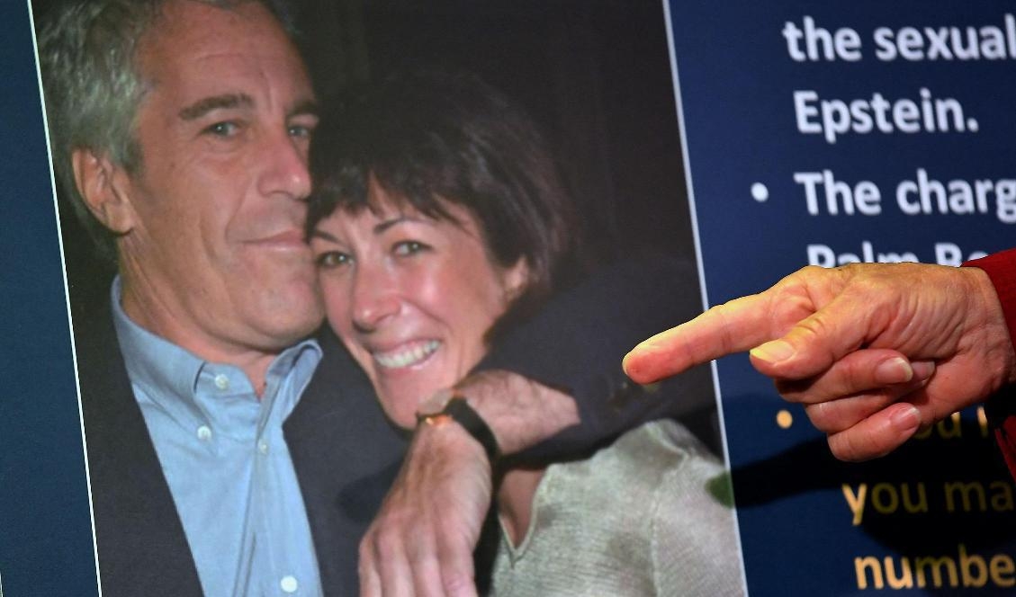 Åklagaren Audrey Strauss meddelar anklagelser mot Ghislaine Maxwell den 2 juli 2020 på en presskonferens i New York. Foto: Johannes Eisele/AFP via Getty Images