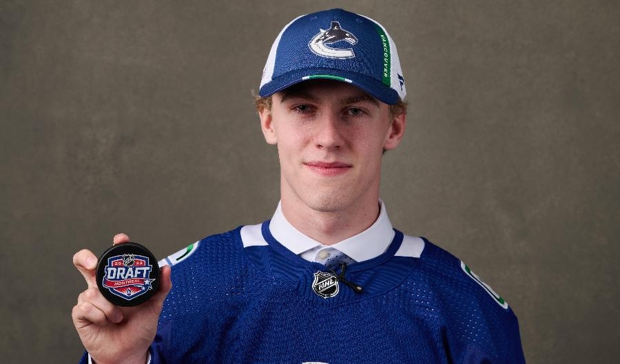 


Djurgårdsspelaren Jonathan Lekkerimäki valdes av Vancouver Canucks som nummer 15 i den första rundan av NHL-draften förra veckan. Foto: Minas Panagiotakis/Getty Images                                                                                                                                    