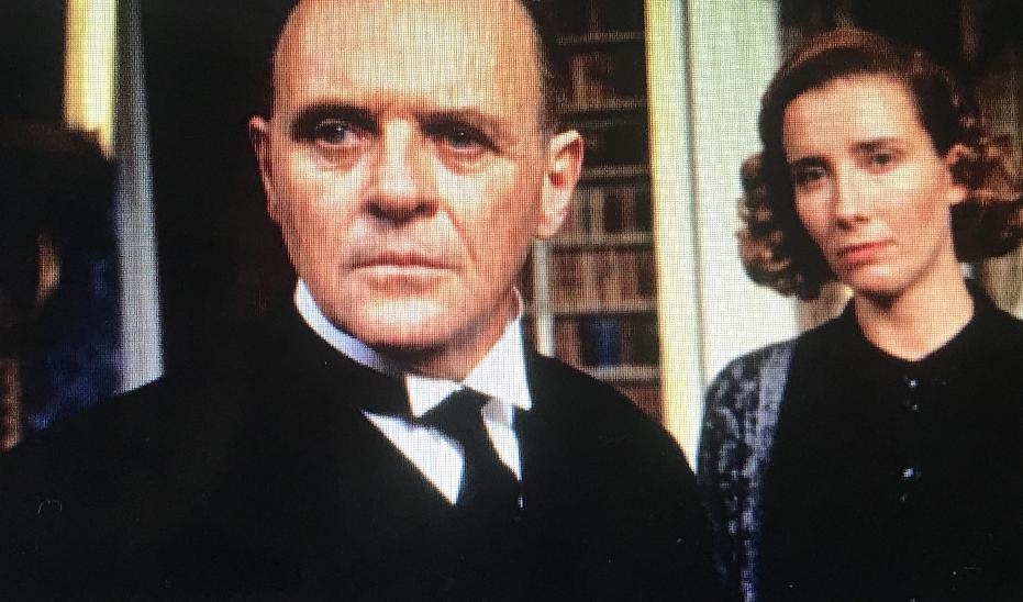 

Kärleken mellan Stevens (Anthony Hopkins) och Miss Kenton (Emma Thompson) är omöjlig då Stevens sätter arbetet främst. Sir Anthony Hopkins (född 1937), ständigt aktuell brittisk karaktärsskådespelare, med en 60 år lång karriär bakom sig. Foto: Jason MerrittGetty Images                                                                                        