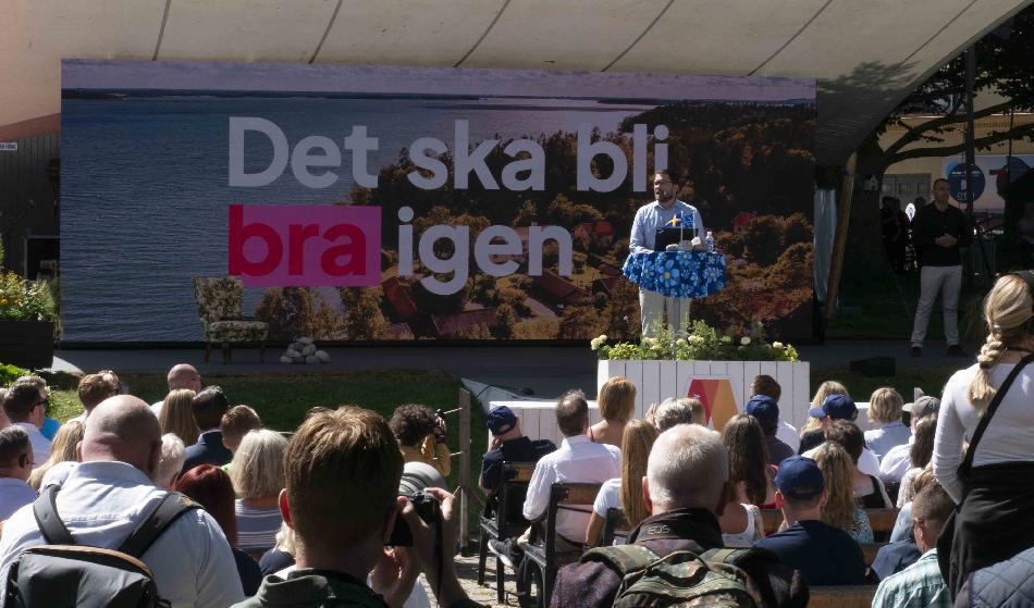 
Valrörelsen är inne i sitt slutskede och partiledarna vill synas ute bland väljarna. Här ses Sverigedemokraternas Jimmie Åkesson i Almedalen. Foto: Bilbo Lantto                                            