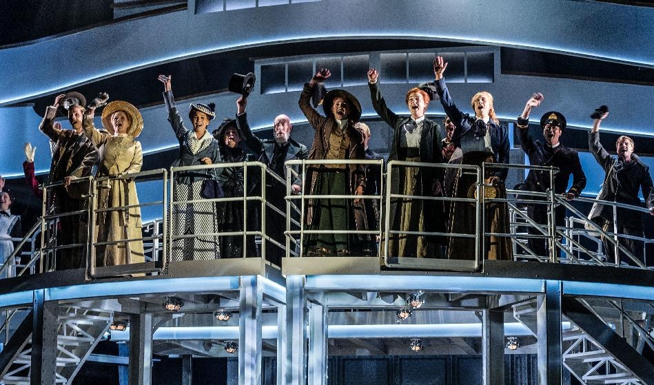 Ensemblen i Titanic the Musical vid Wermland Opera i Karlstad. Foto: Mats Bäcker