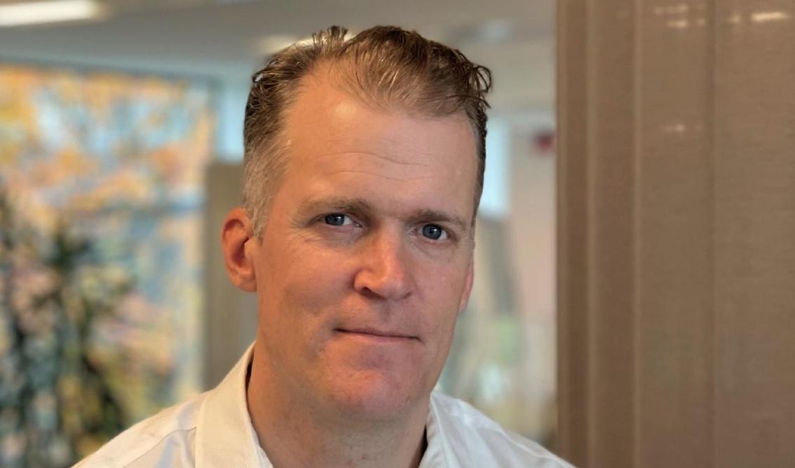 Nils Brown berättar att SCB:s rapport visar på lägre utsläpp av växthusgaser under pandemiåren. Foto: SCB