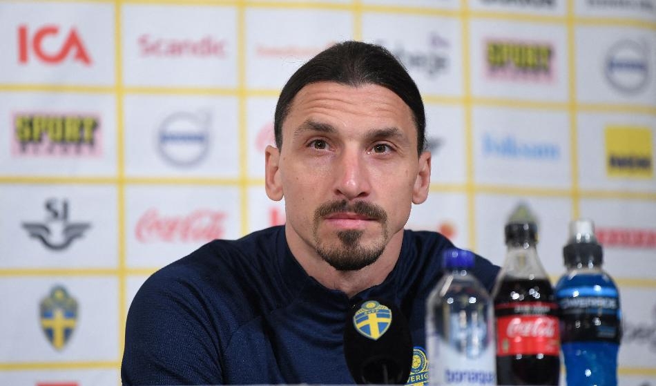 Zlatan Ibrahimovic under en presskonferens med det svenska fotbollslandslaget. Enligt italiensk media kan Zlatans karriär vara över. Foto: Jonathan Nackstrand/AFP via Getty Images