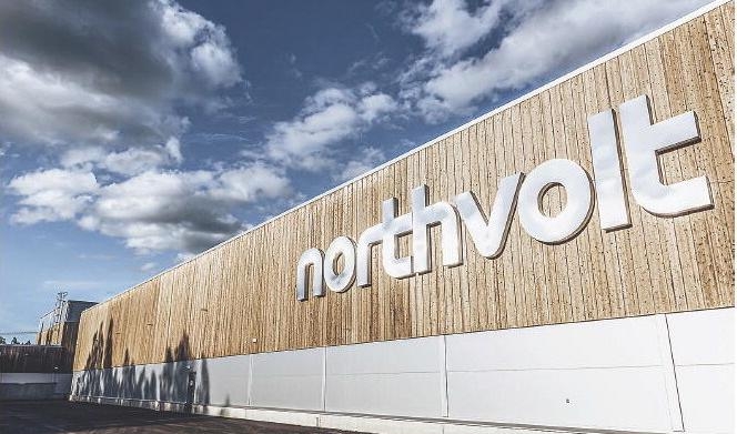 Northvolt letar ständigt efter folk att anställa; just nu saknas 174 personer i Skellefteå. Men lokala mindre företag tappar anställda. De får mer betalt på Northvolt. Foto: Northvolt