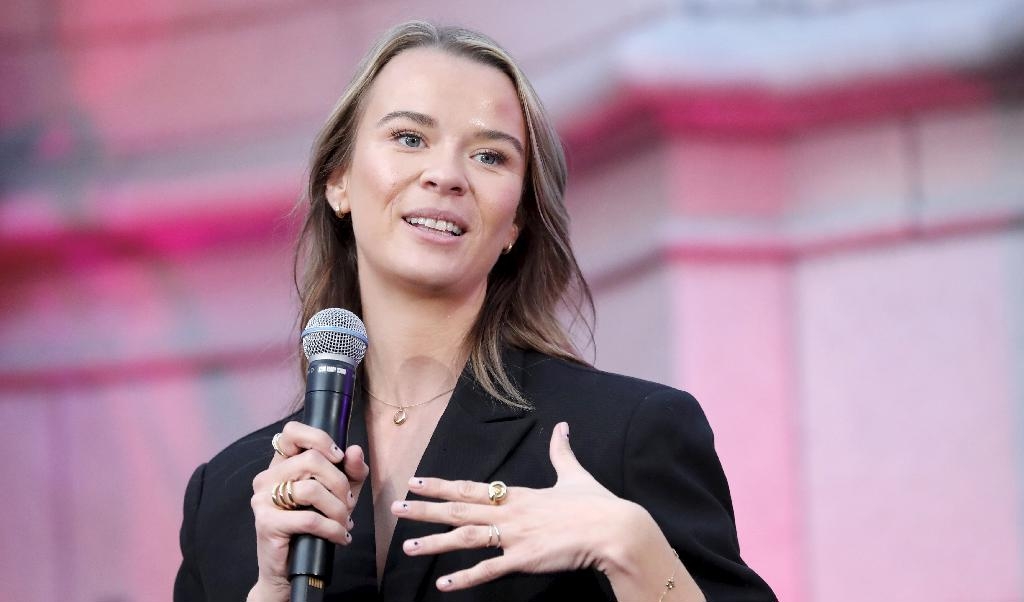 Amanda Sokolnicki har i DN uttryckt sin skam över hur landets journalister ägnade större intresse åt Margaux Dietz filmande en drogpåverkad vid bostadsdörren än riksdagens grundlagsändringsbeslut. Det finns mer att skämmas för. Foto: Christine Olsson/TT/arkivbild