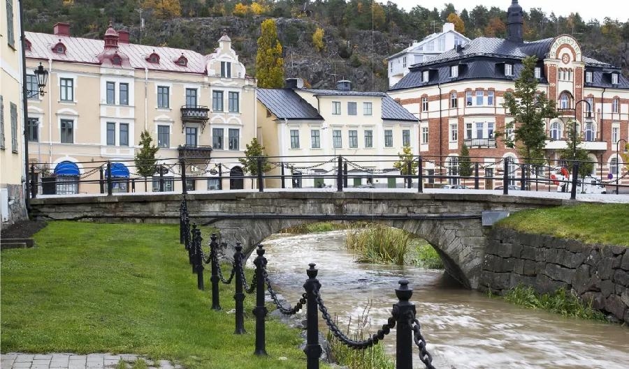 


Söderköping är för många känt som ett trevligt utflyktsmål där filmer som Göta kanal och Madicken har spelats in. Här arrangeras illegala slagsmål i staden med omnejd. Foto: Wikimedia Commons                                                                                                                                    