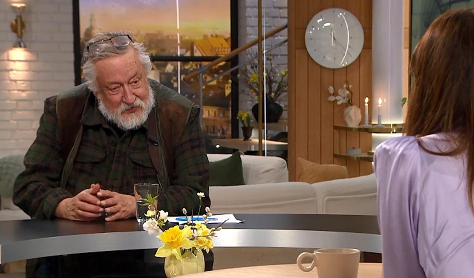 Kriminologen Leif GW Persson utesluter inte att en morddömd, efterlyst 17-åring kan ha fritagits för att betala en skuld till gängen. Foto: TV4