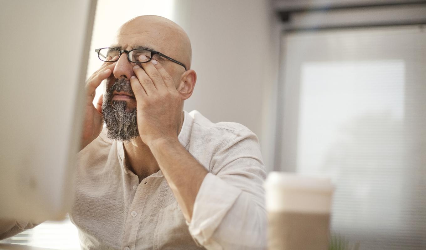 Fyra av tio svenskar sover dåligt, vilket ger ett produktivitetsbortfall på fem timmar per vecka, enligt Folkhälsomyndigheten och Karolinska Institutet. Foto: Shutterstock