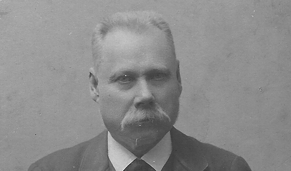 Spelmannen och urmakaren Carl Johan Andersson från Fristad i Västergötland. -foto: Privat