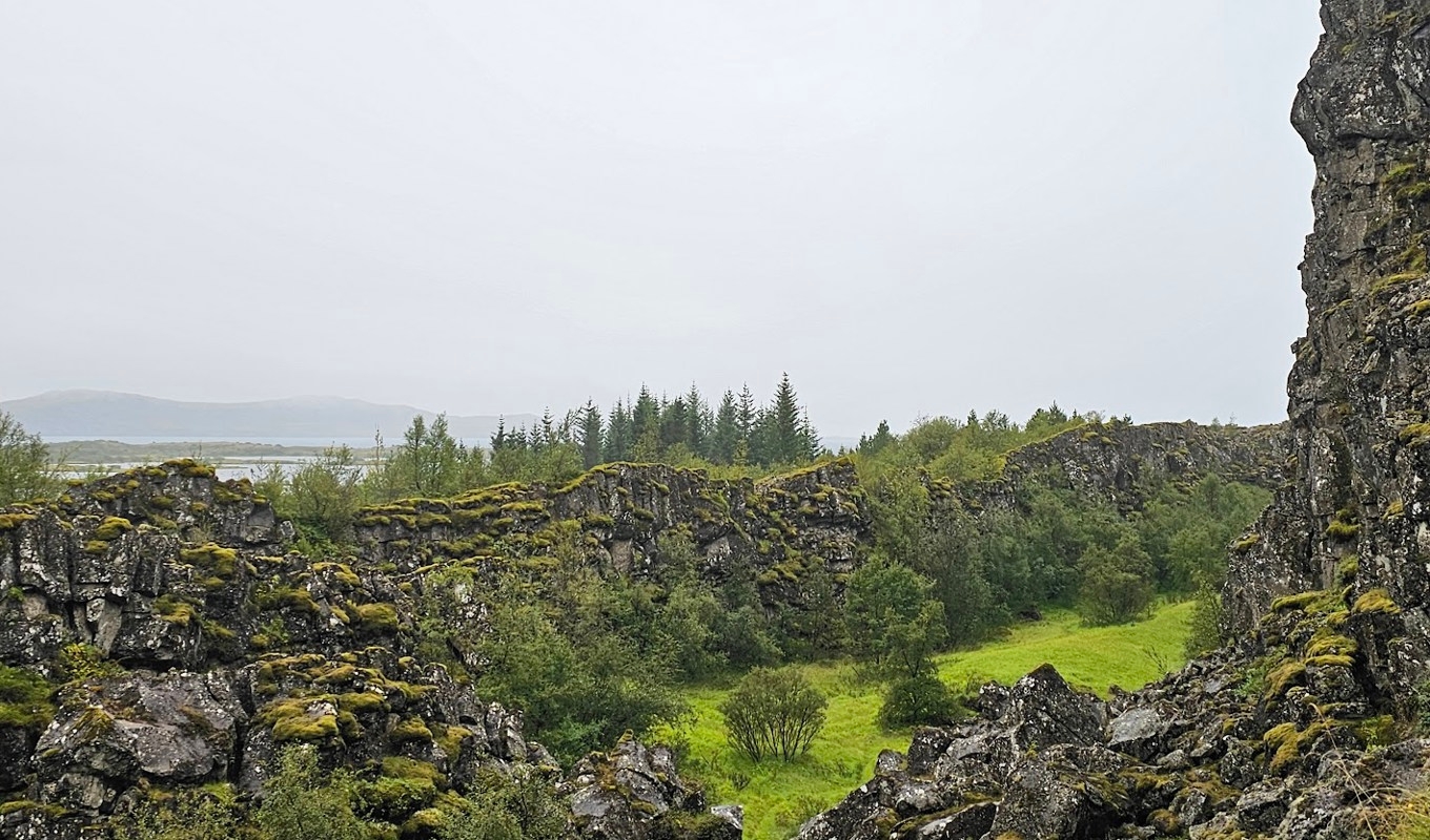 Platsen för Lagberget kan inte med säkerhet fastslås. Men möjligen var det precis här, där talarens ord kunde eka mellan klipporna. Foto: Camilla Johansson