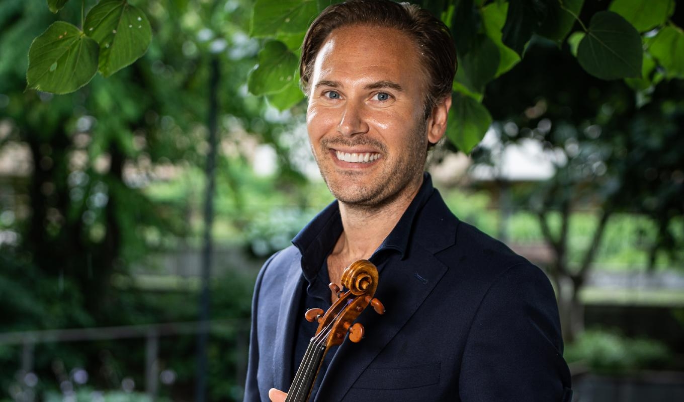 Christian Svarfvar är engagerad i att utöka klassisk musiks sociala och kulturella inverkan i samhället, och han arbetar aktivt med olika artister och organisationer för att nå ut. Foto: Sofia Drevemo
