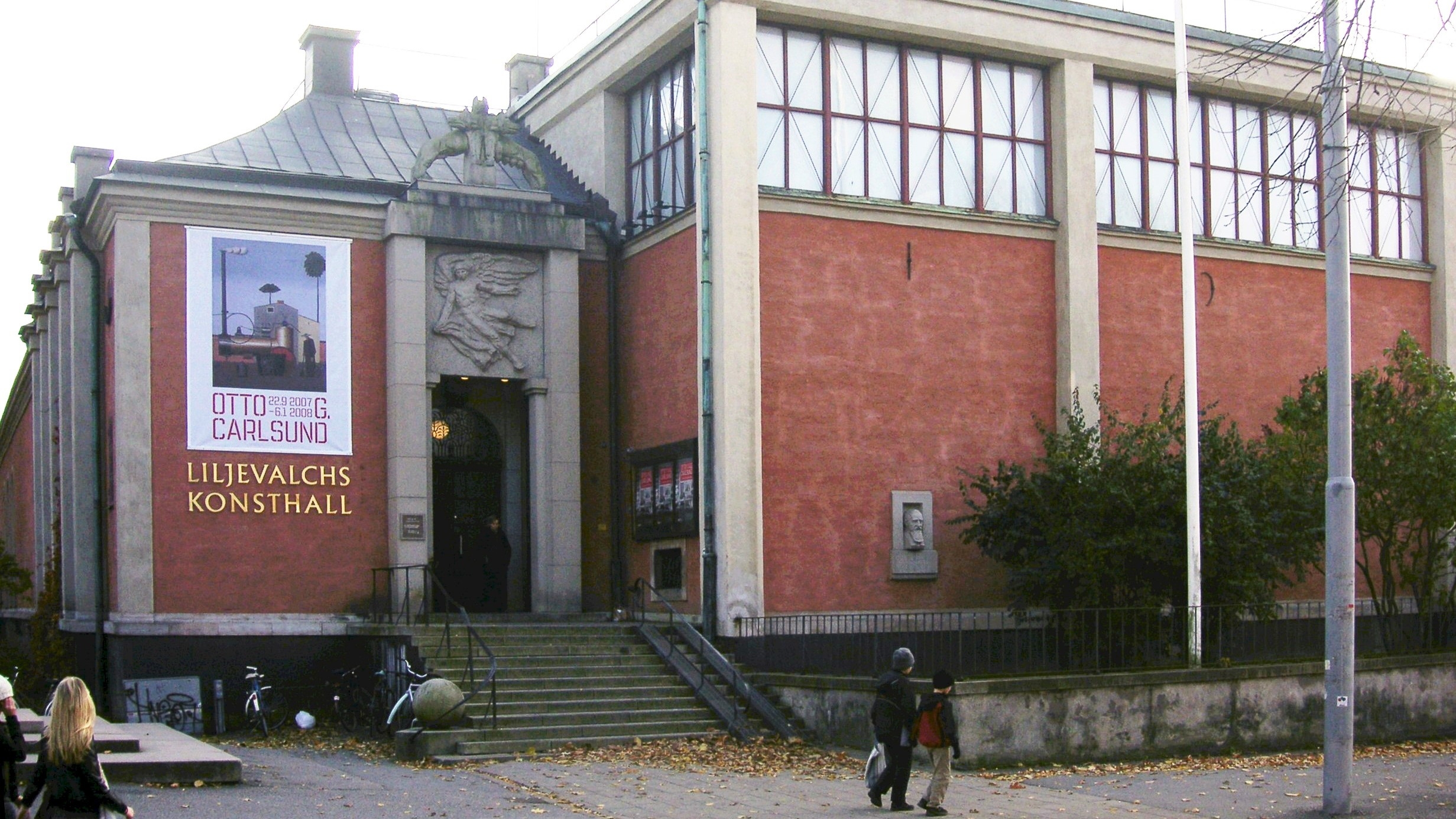 På Liljevalchs som ligger på Djurgården i Stockholm öppnar snart vårsalongen med en stor samling konst av amatörer och professionella. Vårsalongen är öppen för alla konstnärliga uttryck och tekniker. Foto: Holger Ellgaard