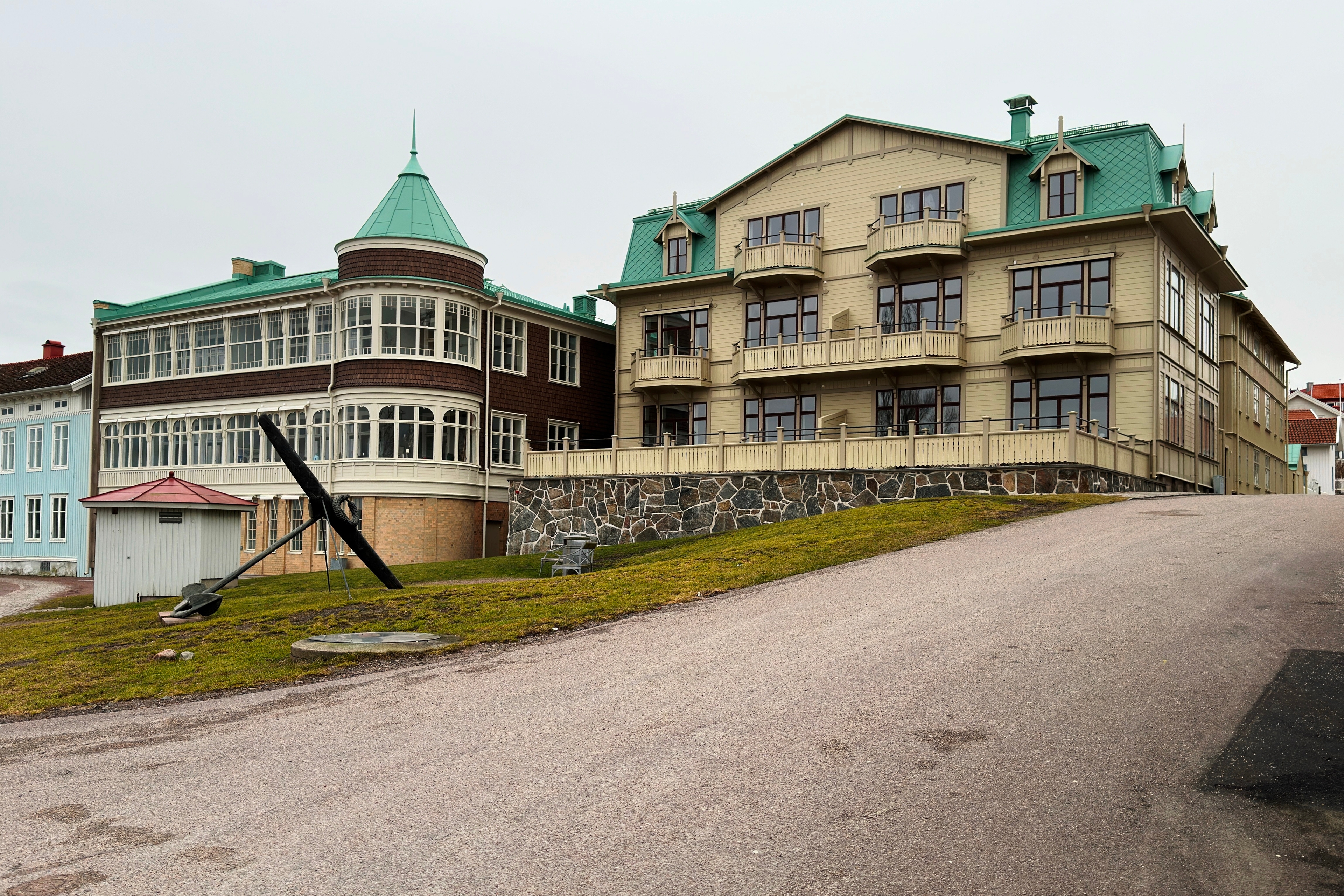 Kvarter Oscars på Marstrand, Västkusten, är en av kandidaterna till Sveriges finaste nyproduktion 2023. Foto: Susanne W Lamm