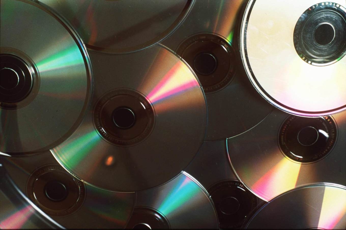 Retrotrenden har nått 1990-talet och folk vill köpa cd igen. Arkivbild. Foto: Jack Mikrut/TT