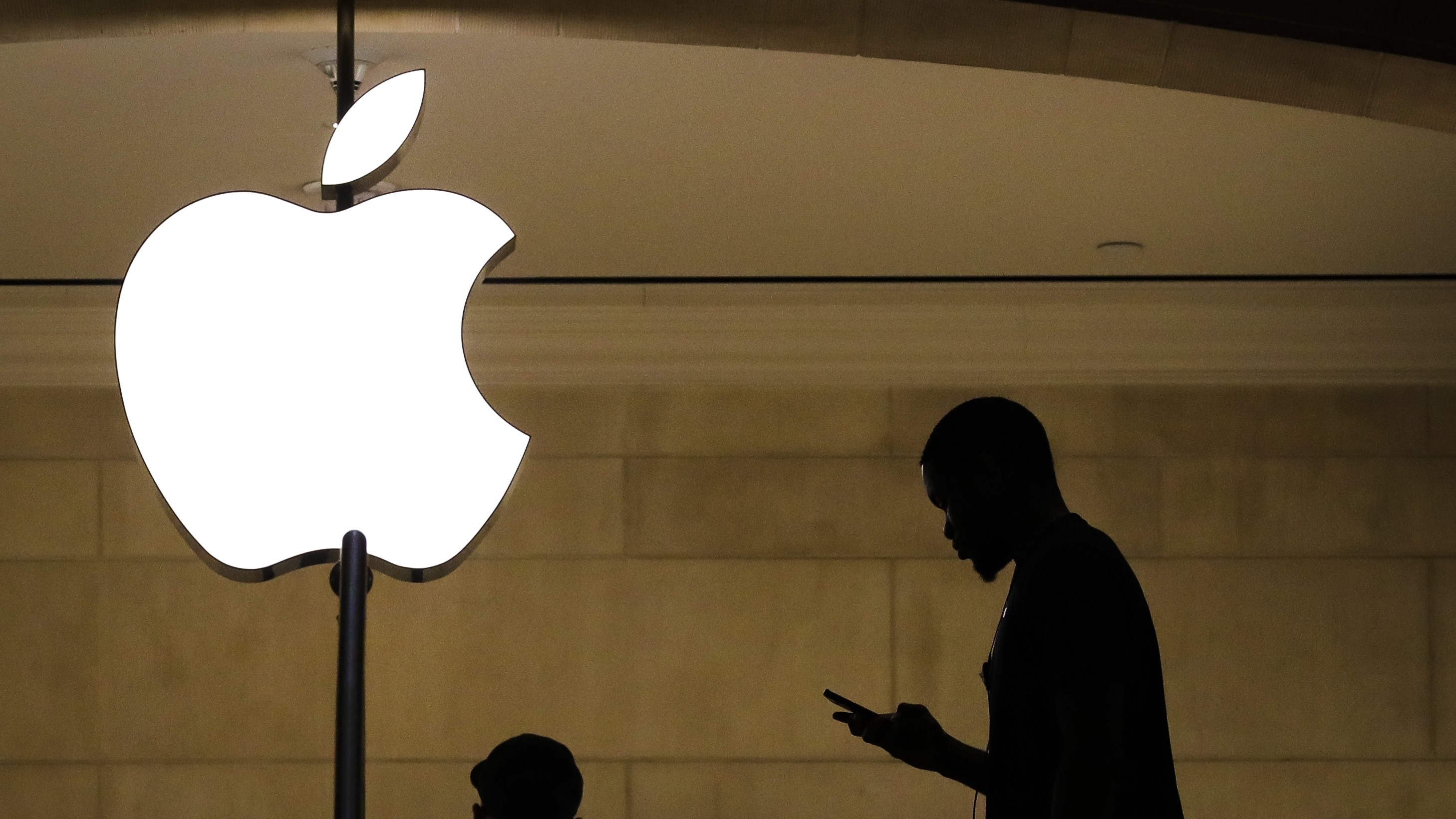 EU-kommissionen menar att Apples regler för sin App Store har skadat konsumenterna ekonomiskt genom att de inte fått information om billigare alternativ. Foto: Drew Angerer/Getty Images