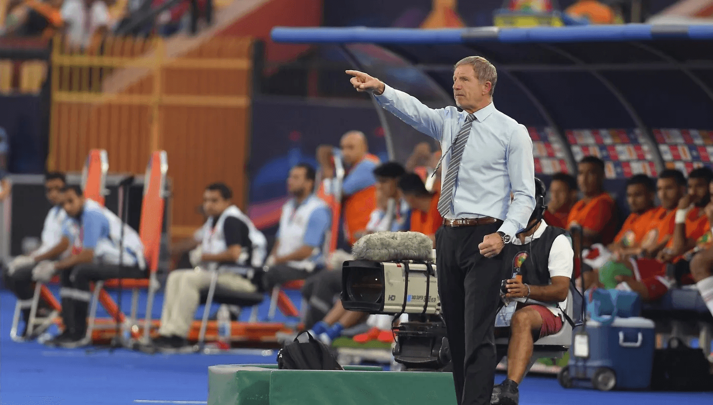 Här coachar en engagerad Stuart Baxter det sydafrikanska landslaget mot Marocko under Afrikanska mästerskapen i Kairo 2019. Foto: Ahmed Hasan/Getty Images
