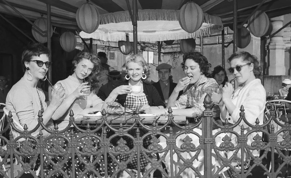 Göteborgs stadsmuseum djupdyker i Hjörnearkivet och visar nu upp omkring 100 historiska bilder i utställningen Återblickar. Här ges nostalgiska glimtar från sex olika populära platser i Göteborg. Foto: Göteborgs Stadsmuseum, Hjörnearkivet