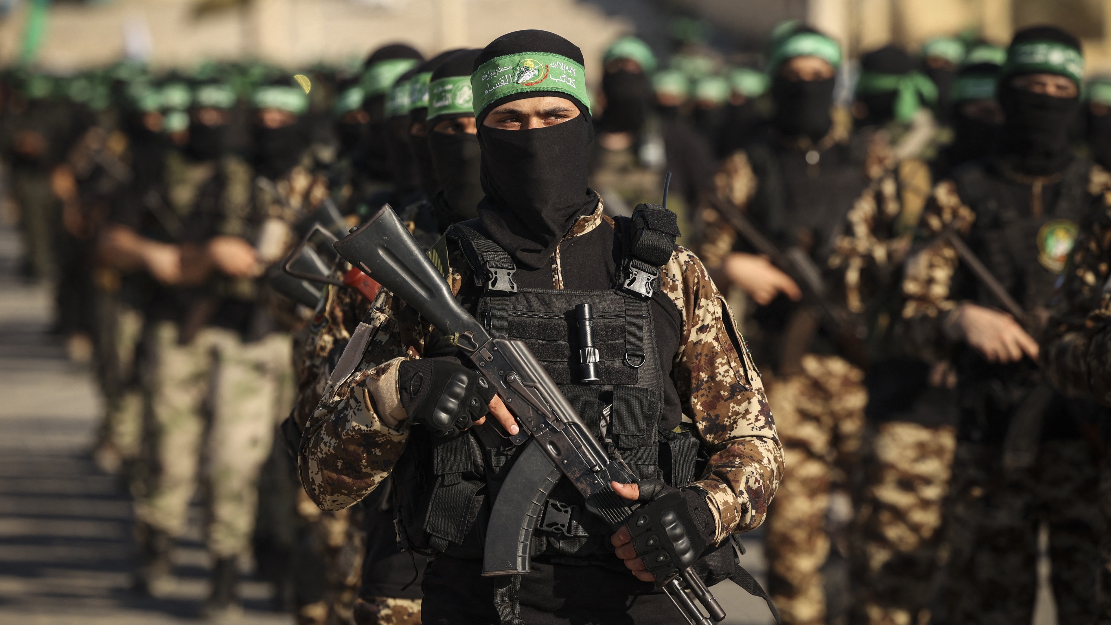 Medlemmar av Hamas väpnade gren, al-Qassambrigaden. Israels underrättelsetjänst har kritiserats för att man inte kunde förhindra attacken den 7 oktober. Foto: Mahmud Hams/AFP via Getty Images