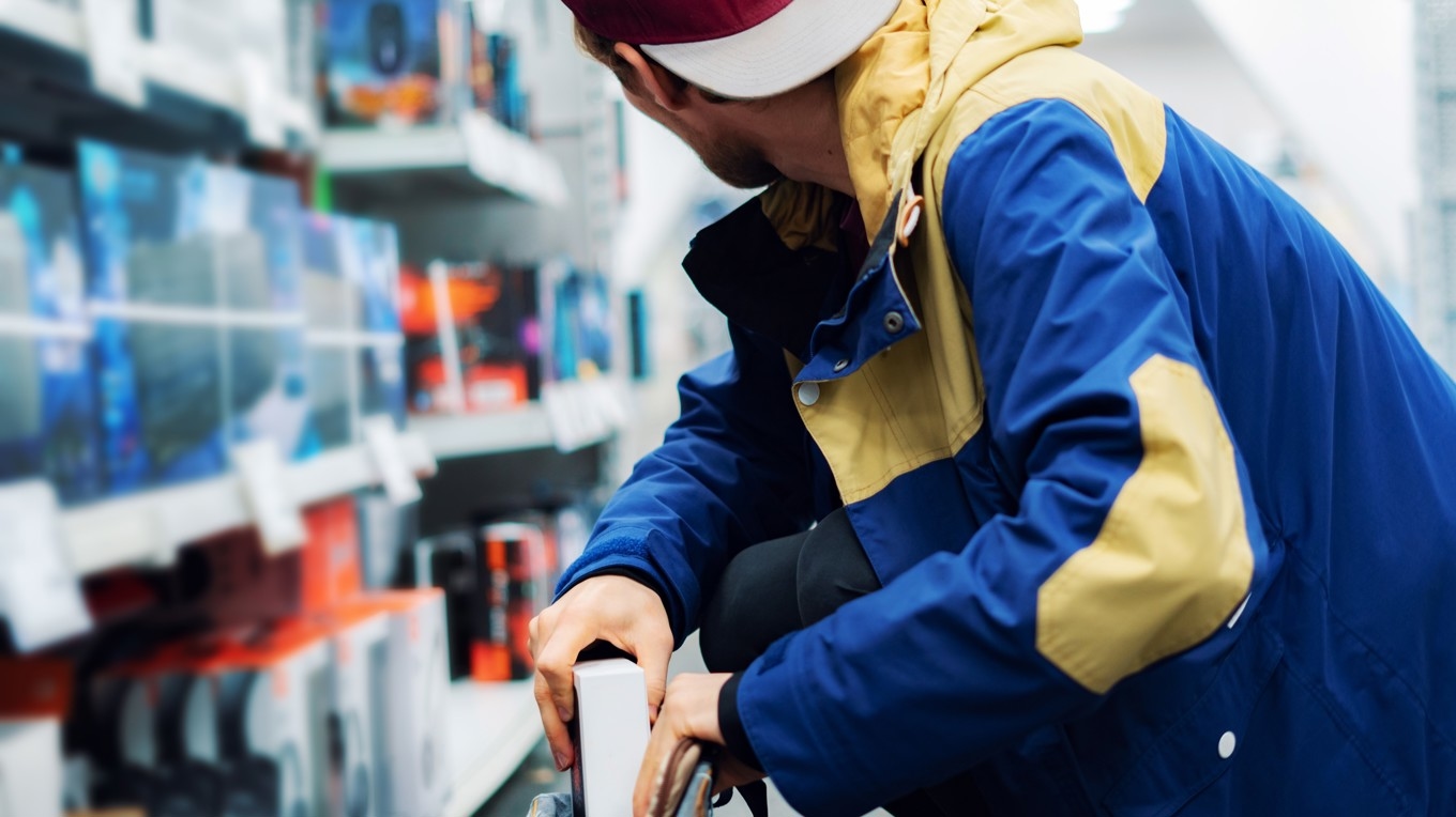 För över tre år sedan infördes lagen om tillträdesförbud till butik. Trots att många butiker anmäler om förbud beviljades knappt hälften av dem förra året. Foto: Shutterstock