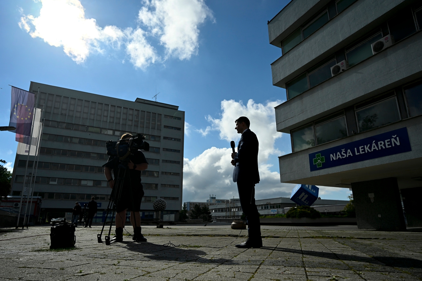 Sjukhuset i Banská Bystrica där Robert Fico har opererats och får fortsatt vård. Foto: Denes Erdos/AP/TT