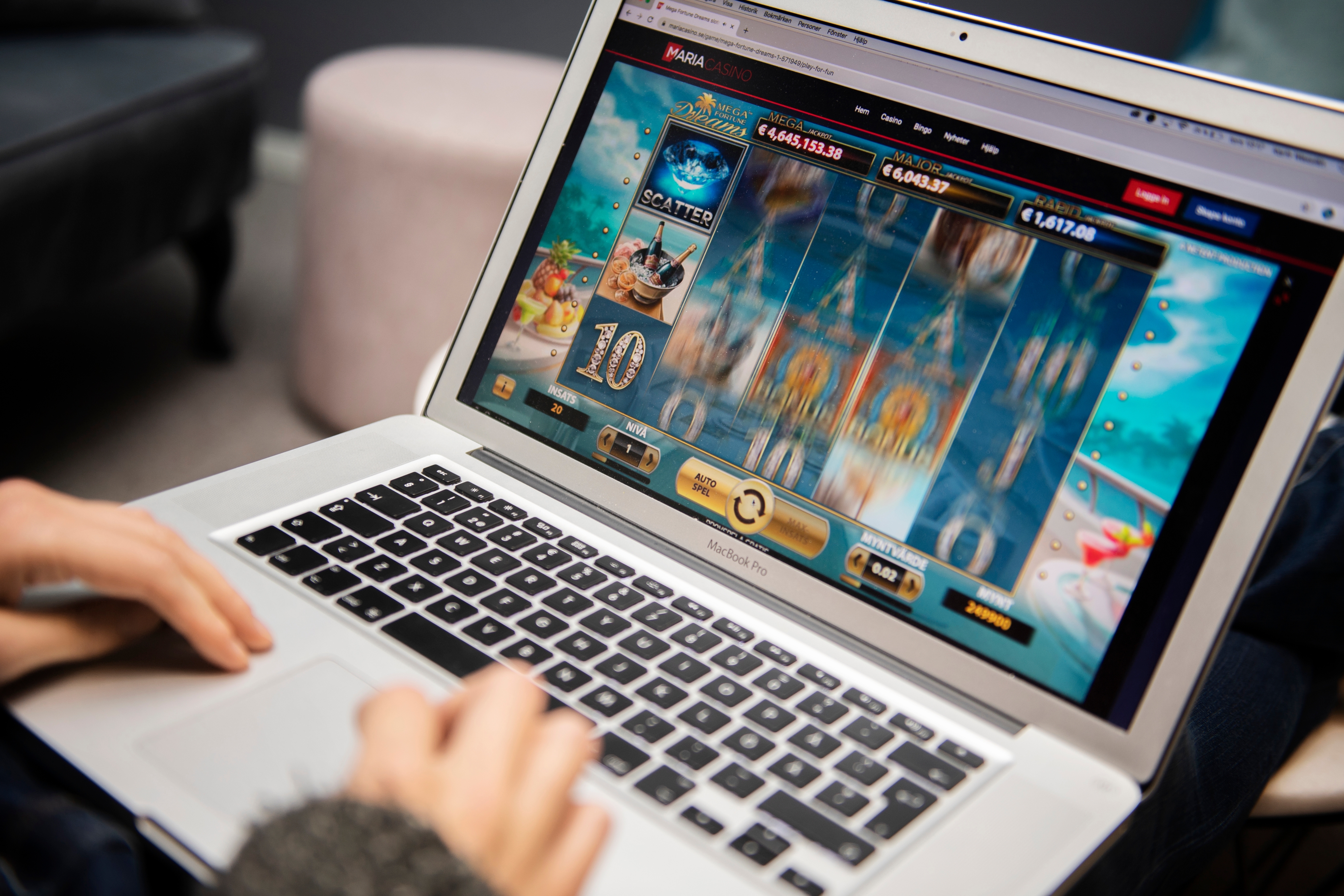 Flera illegala spelsajter använde sig av programvara från svenska tillverkare. Nu får tillverkarna dryga böter. Arkivbild. Foto: Karin Wesslén / TT