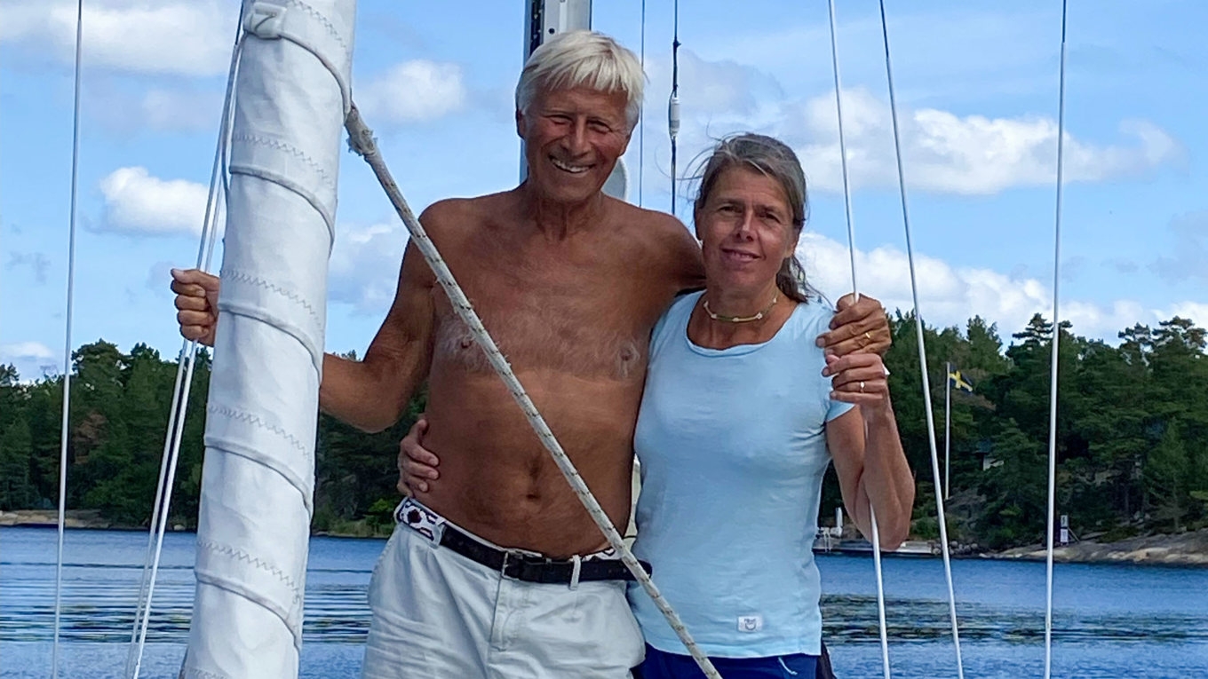 Min livspartner Erica är en fantastisk seglare. Precis som jag vill hon röra på sig under seglatserna. Upptäcktsfärder på öar och skär ingår alltid. Foto: Privat