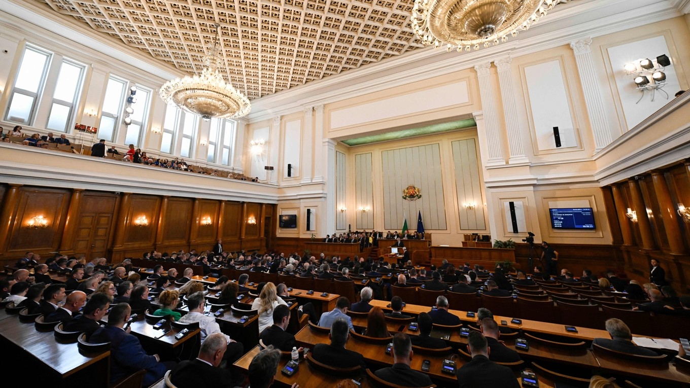 På bilden, som är tagen den 6 juni 2023, ser man ledamöter i det bulgariska parlamentet i Sofia. Foto: Nikolay Doychinov/AFP via Getty Images
