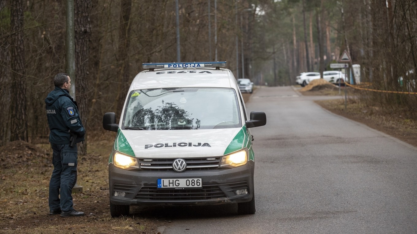 Litauisk polis utreder rallyolyckan i Utena. Arkivbild. Foto: Mindaugas Kulbis/AP/TT