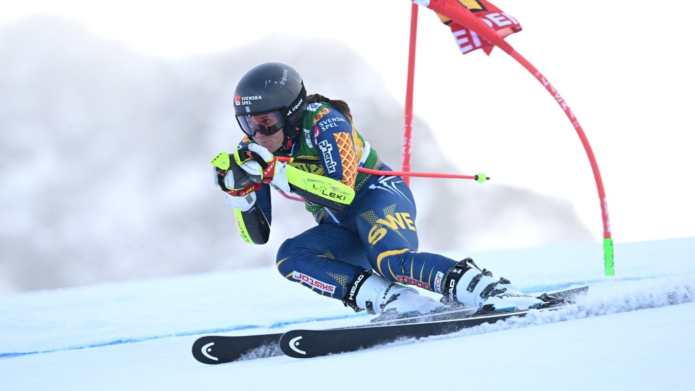 Sara Hector susade utför Söldens pist förra helgen mot säsongens första resultat som blev en femtondeplats. Vann lite överraskande gjorde italienskan Federica Brignone. Foto: Kerstin Joensson/AFP via Getty Images