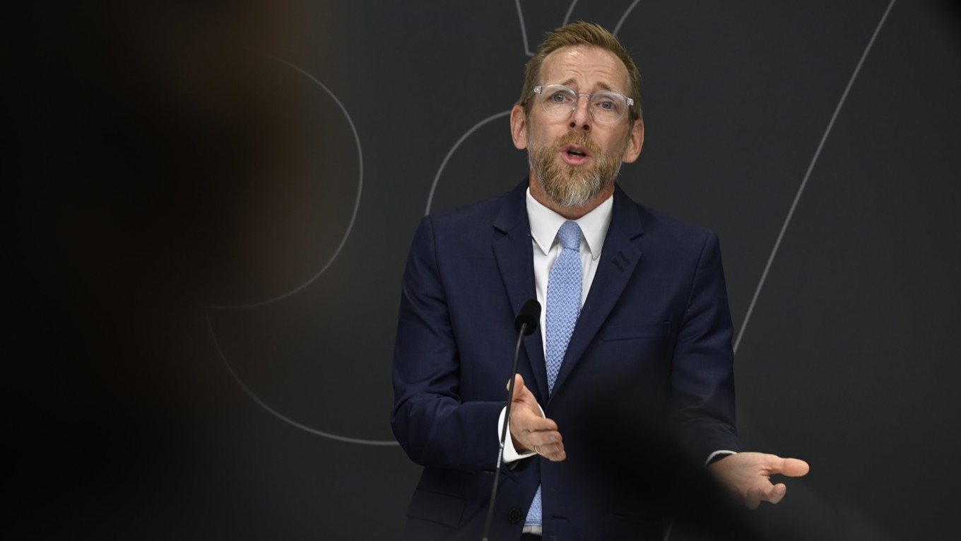 Idrottsminister Jakob Forssmeds ensidiga fokus på breddidrott och inte elit får skarp kritik från tunga idrottsledare som SOK:s ordförande.
Foto: Pontus Lundahl/TT