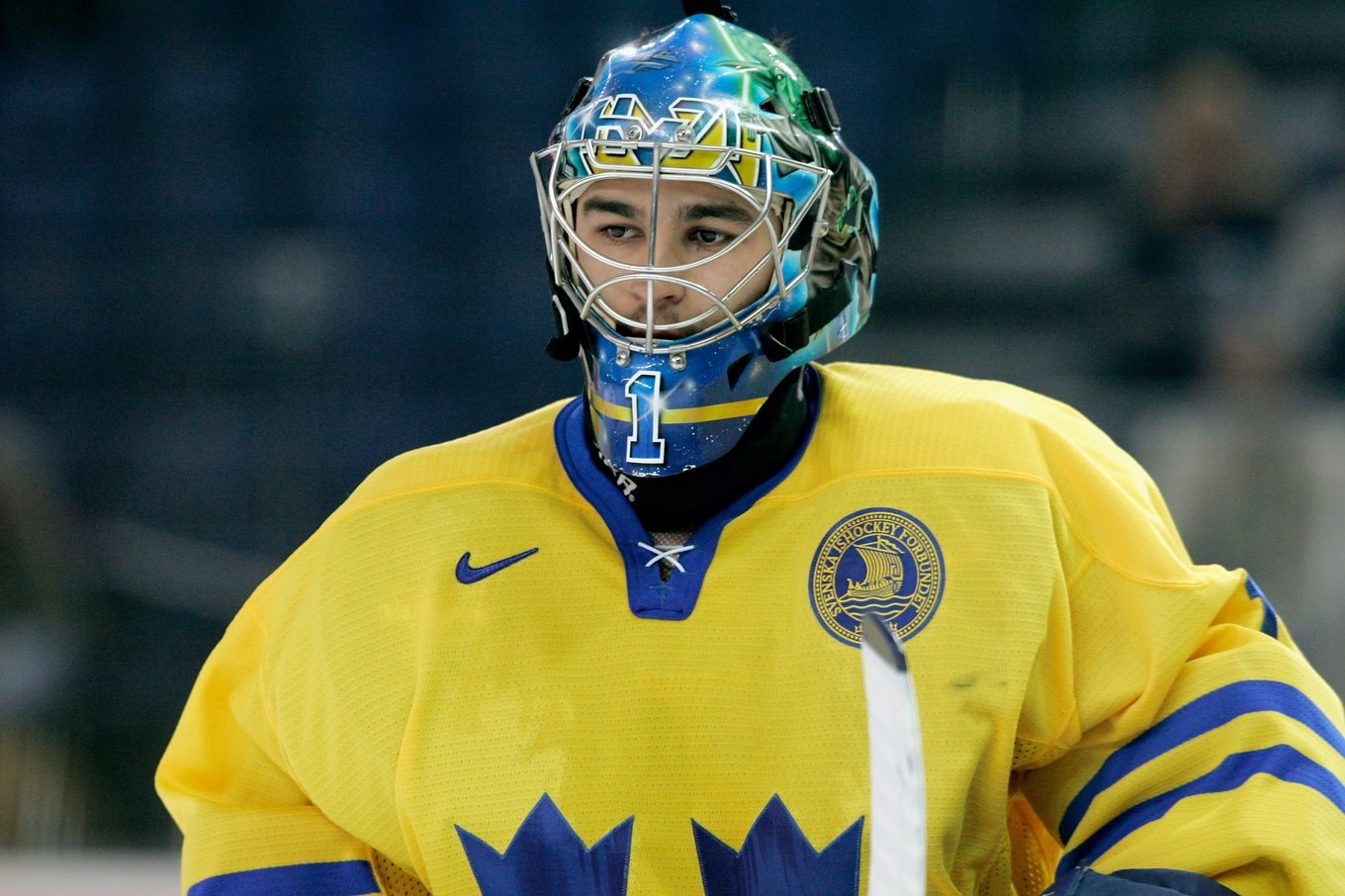 Målvaktsikonen Stefan Liv omkom 2011. Nu har två LHC-supportrar stängts av efter att ha använt bilder på honom för att håna motståndarklacken. Foto: Brian Bahr/Getty Images