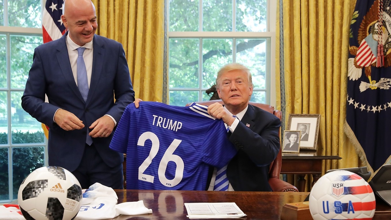 Under Trumps tidigare mandatperiod blev det klart att USA ska arrangera VM 2026. Fifas president Gianni Infantino besökte ovala rummet i Vita huset. Foto: Chip Somodevilla/Getty Images